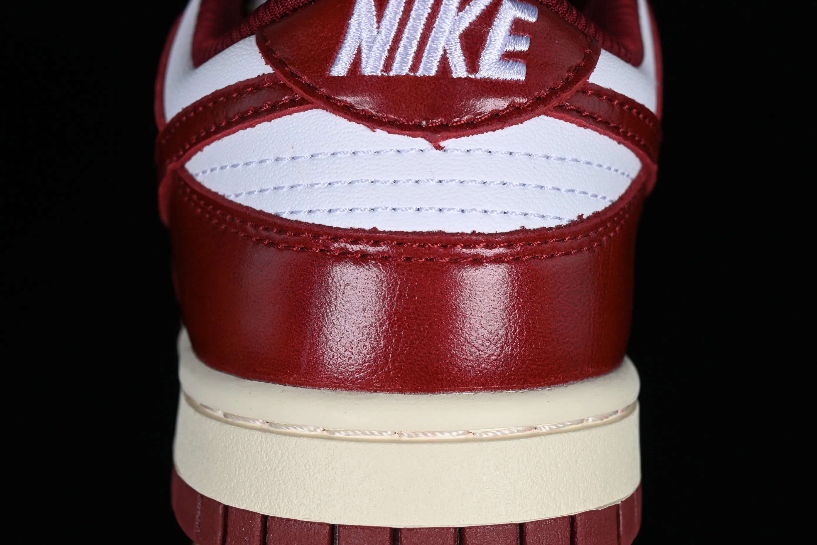 All Categories Nk SB Dunk Series Nk SB Dunk Low Low-top sneakers Cost-effective version Nk Dunk Low Prm "Team Red" Retro white and red SB low-top sports and leisure sneakers FJ4555-100